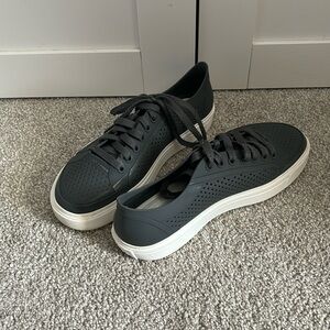 Women’s Crocs tennis shoe